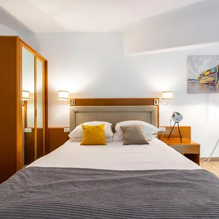 Adriatic Apartment *