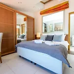 Adriatic Apartment *